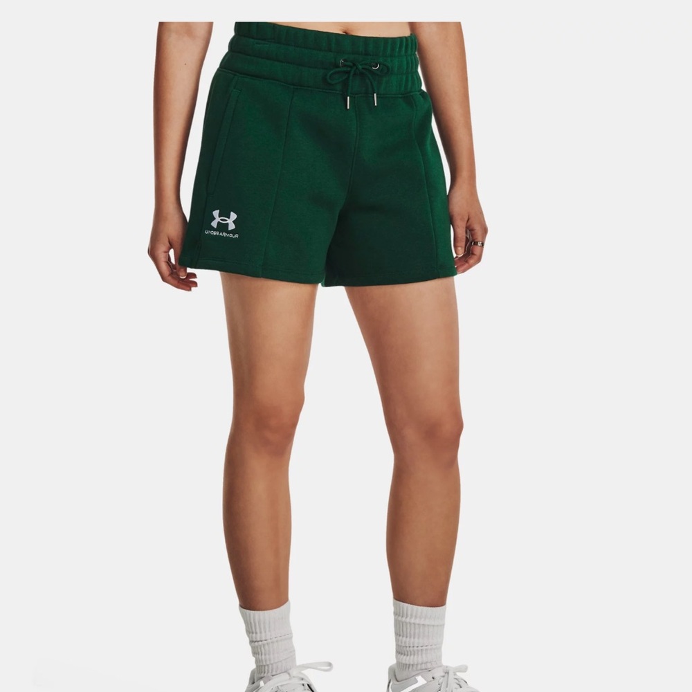✨Under Armour Essential Fleece Short 4" Size S✨
